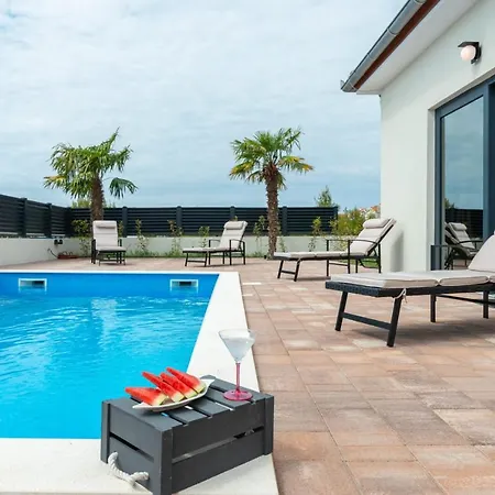 Modern&spacious Four Bedroom With Swimming Pool - Regina Ae1444 * Vrsi