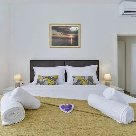 Modern&spacious Four Bedroom With Swimming Pool - Regina Ae1444 Vrsi