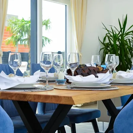 Vila Modern&spacious Four Bedroom With Swimming Pool - Regina Ae1444