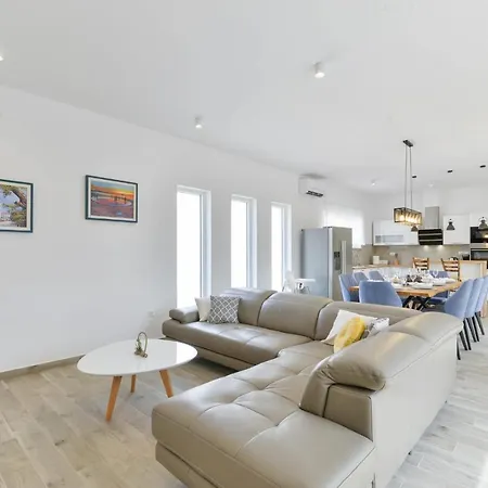 Modern&spacious Four Bedroom With Swimming Pool - Regina Ae1444 * Vrsi