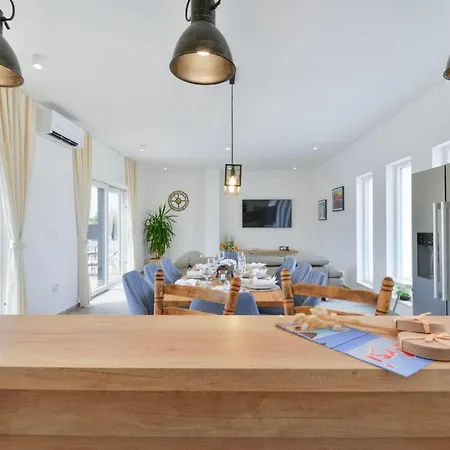 Vila Modern&spacious Four Bedroom With Swimming Pool - Regina Ae1444 Vrsi