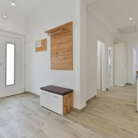 Modern&spacious Four Bedroom With Swimming Pool - Regina Ae1444 Vila Vrsi