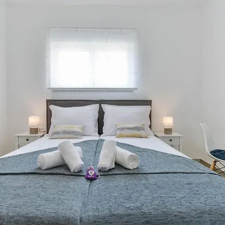 Vila Modern&spacious Four Bedroom With Swimming Pool - Regina Ae1444 Vrsi