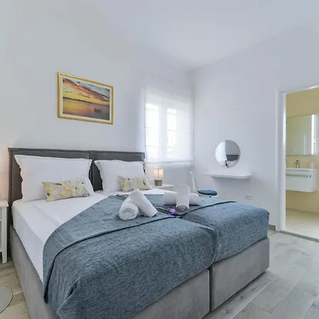 Vila Modern&spacious Four Bedroom With Swimming Pool - Regina Ae1444 *