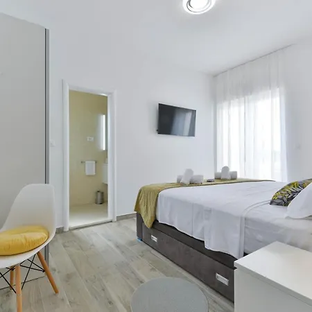Vila Modern&spacious Four Bedroom With Swimming Pool - Regina Ae1444 *